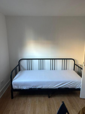 2-BR Caledonian Flat in the Heart of London